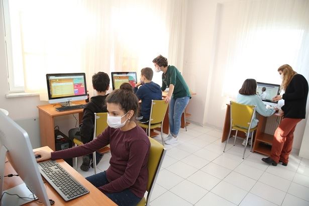 Nilüferli Öğrencilere Bilgisayar Sınıfı