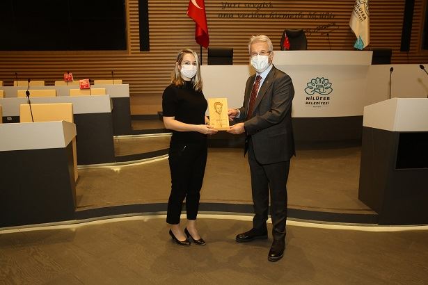 Ödülünü Başkan Turgay Erdem’den Aldı