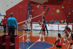 DBB Kadın Voleybol Takımı zorlu mücadeleden mağlup ayrıldı