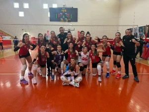 DBB Kadın Voleybol Takımı, grup liderini mağlup etti