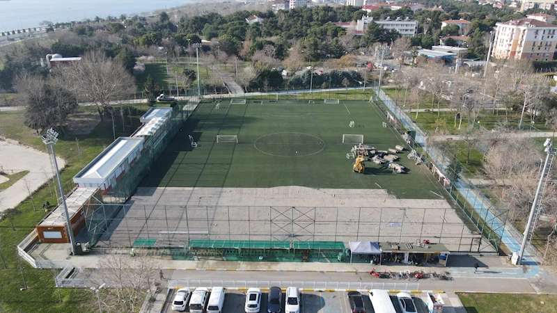 100. Yıl Parkı Futbol Sahası Yenileniyor