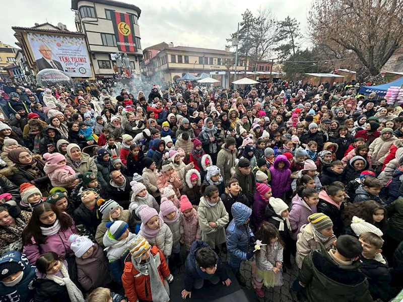 ODUNPAZARI BELEDİYESİ’NİN YENİ YIL PAZARI BÜYÜK İLGİ GÖRDÜ