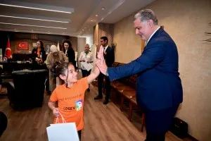 Yalova Belediye Başkanı Gürel, Lösemili Çocukları Makamında Ağırladı