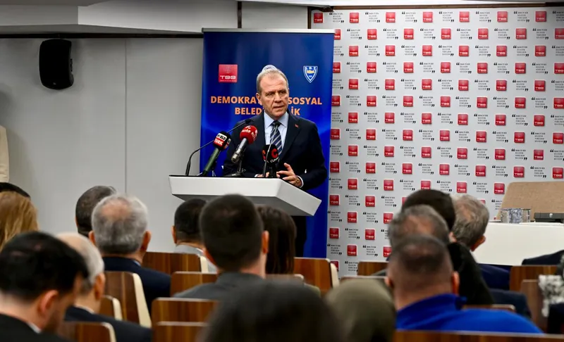 Mersin Büyükşehir Belediye Başkanı Seçer, Yerel Yönetimler Sempozyumu