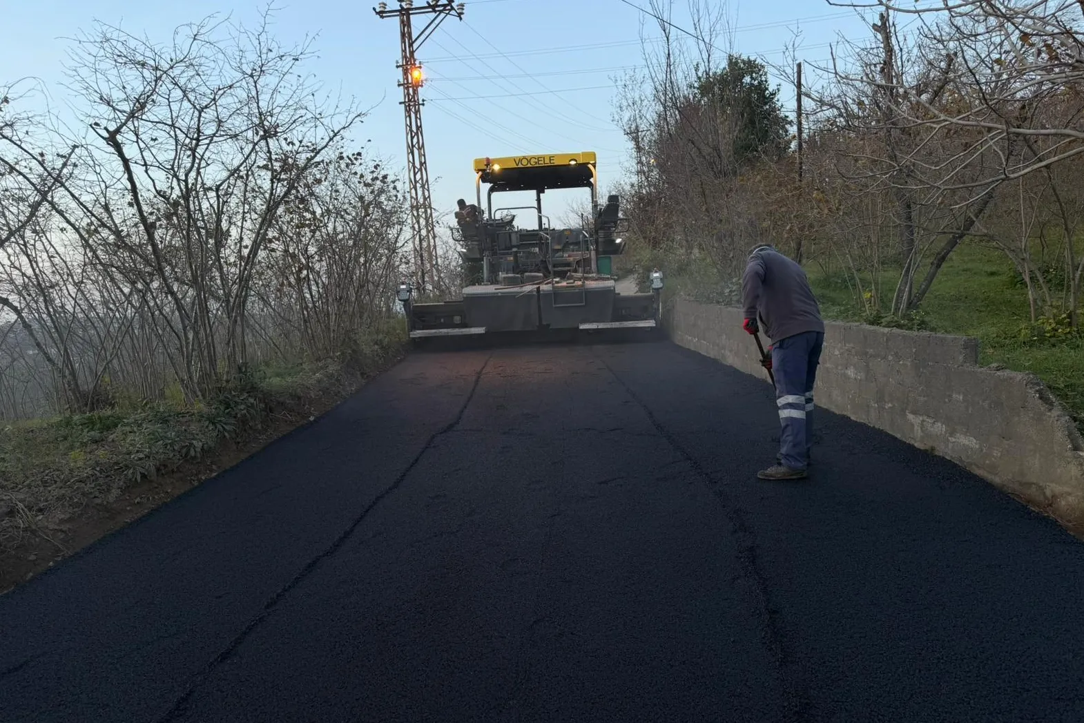Trabzon’un 18 ilçesinde yol çalışmaları sürüyor