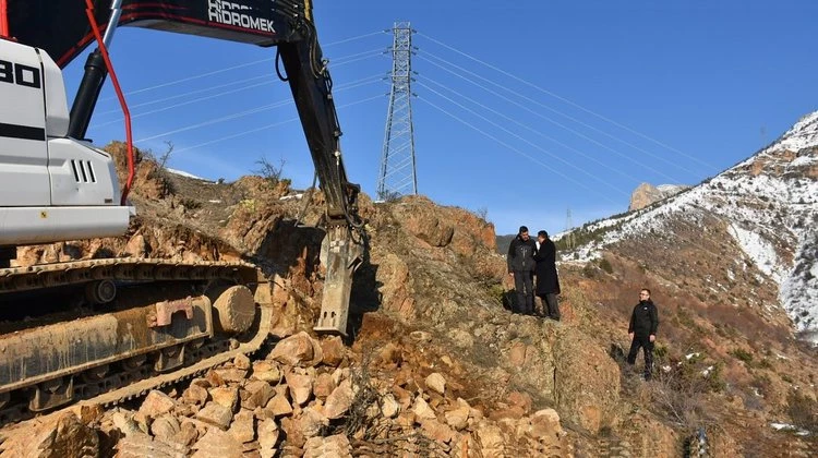 BAŞKANIMIZ, ÇAMLICA MAHALLESİ’NDE YAPIMI DEVAM EDEN SU DEPOSU ÇALIŞMALARINI İNCELEDİ