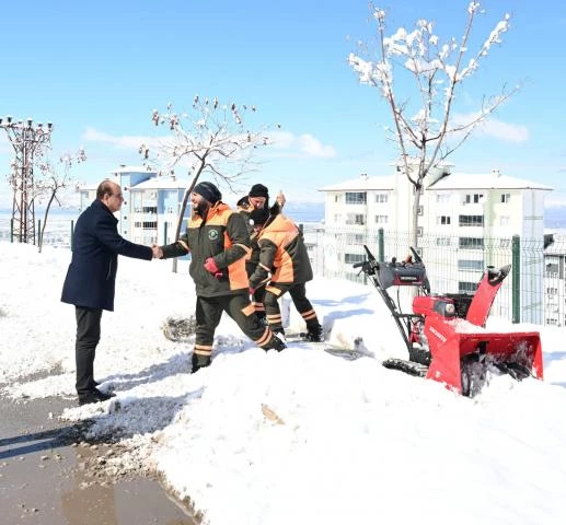 Başkan Geçit, Karla Mücadele Ekiplerini Ziyaret Etti