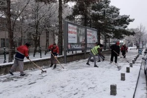 Kar küreme çalışmalarımız kapsamlı bir şekilde devam ediyor.