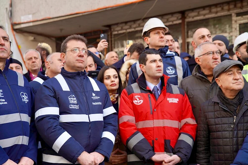 AVCILAR’DA EKREM İMAMOĞLU’NUN KATILIMIYLA RİSKLİ BİNA YIKIMI YAPILDI