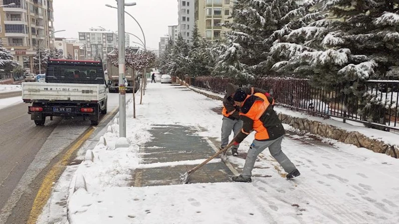 Yeşilyurt Belediyesi’nden Karla Kesintisiz Mücadele!