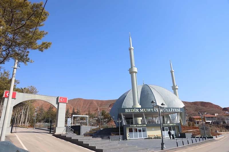 AKSARAY BELEDİYESİ BEDİR MUHTAR KABRİSTANLIĞINDA BAYRAM HAZIRLIKLARINI BAŞLATTI