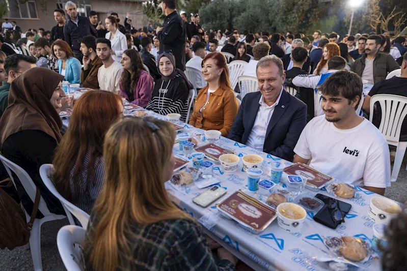 Başkan Seçer ve Meral Seçer, Üniversite Öğrencileri İle Birlikte İftar Yaptı