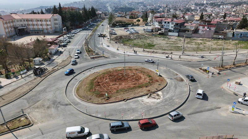 Büyükşehir, Sütçü İmam Kavşağı’ndaki Trafik Sorununu Çözüyor