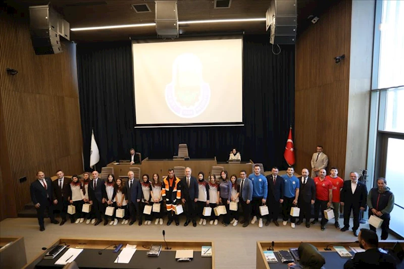 İnegöl’ü Gururlandıran İsimler Mecliste Ödüllendirildi