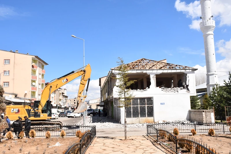 Şehir Estetiği İçin Yıkım Başladı: Patnos Güzelleşiyor!