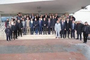 Belediye Başkanımız Sn. Bekir Aksun, Terzibaba Camii’nde Bayram Namazı’nı eda etti ve Bayramlaşma Programında vatandaşlarımızın bayramlarını kutladı.