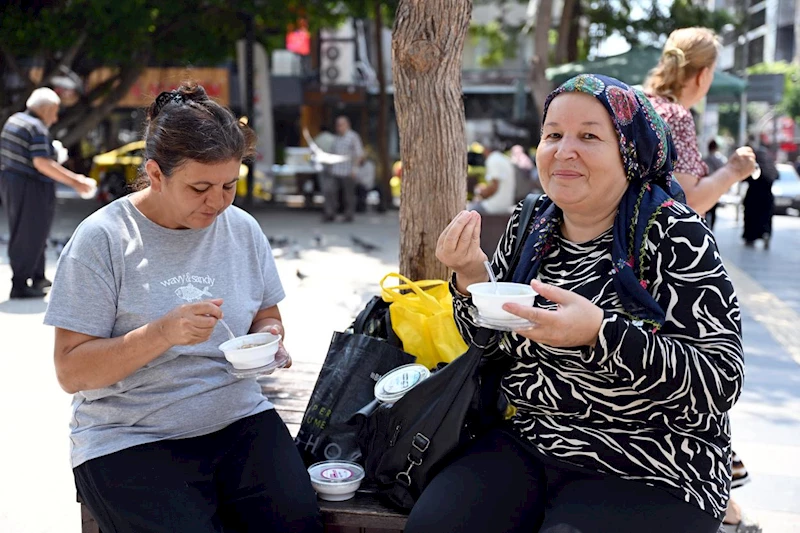 Mersin Büyükşehir Belediyesi’nden 20 Bin Kişiye Aşure İkramı