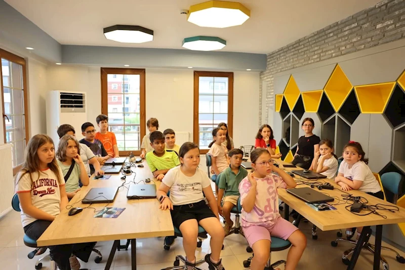 YAZ OKULUNDA EĞİTİMLER DEVAM EDİYOR