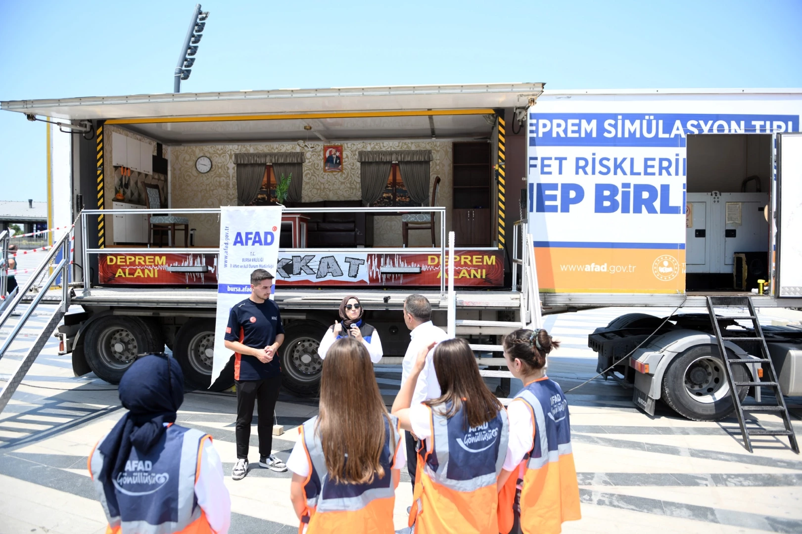 Bursa Osmangazi’de gerçek gibi deprem eğitimi