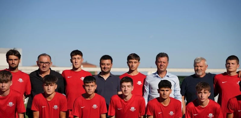 Çorlu Belediye Başkanı Sarıkurt`tan ÇBFK U-17`ye Moral Ziyareti
