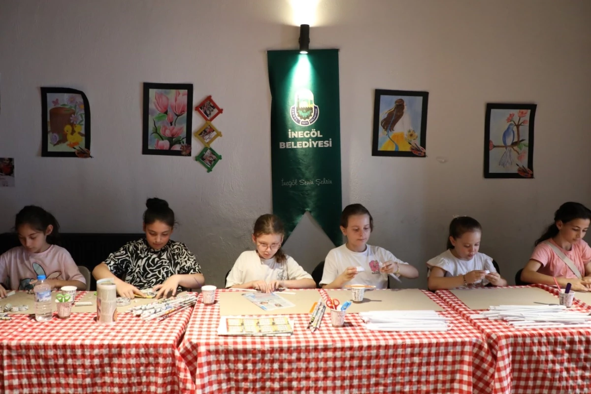 Çocuklar İnegöl’de sanatla eğleniyor, öğreniyor