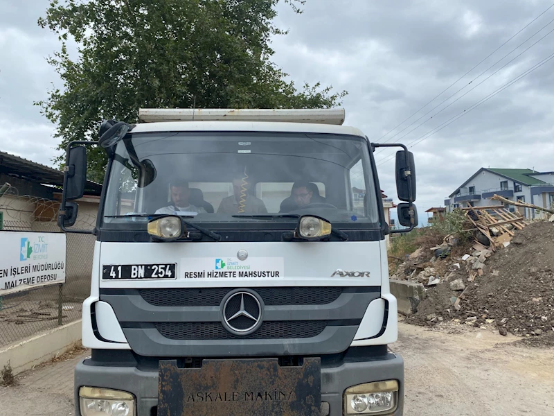 İZMİT BELEDİYESİNDEN LİYAKAT ODAKLI ŞOFÖR ALIMI: 102 ADAY UYGULAMA SINAVINA KATILDI