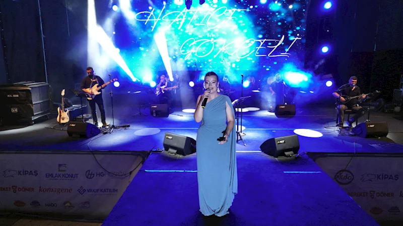 Geleneksel Ağustos Fuarı’nda Hatice Gökçeli’den Türkü Ziyafeti