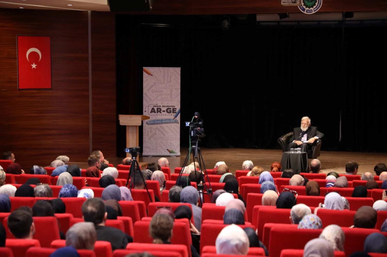 Bursa İnegöl’de “Medeniyet Tasavvuru ve Kimlik” söyleşisine yoğun ilgi