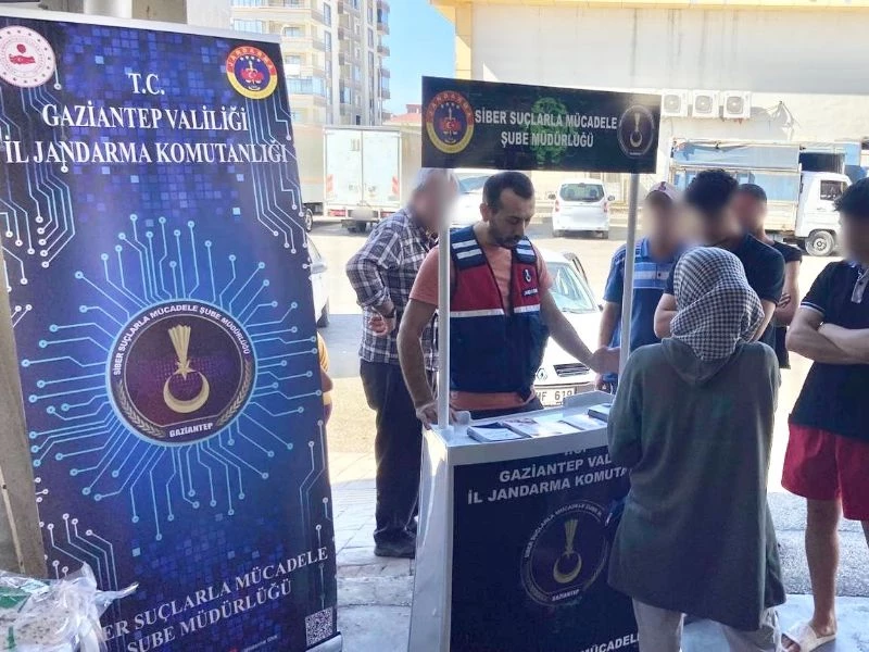 Jandarma Ekipleri Tarafından Vatandaşlara Siber Güvenlik Bilgilendirmesi Gerçekleştirildi