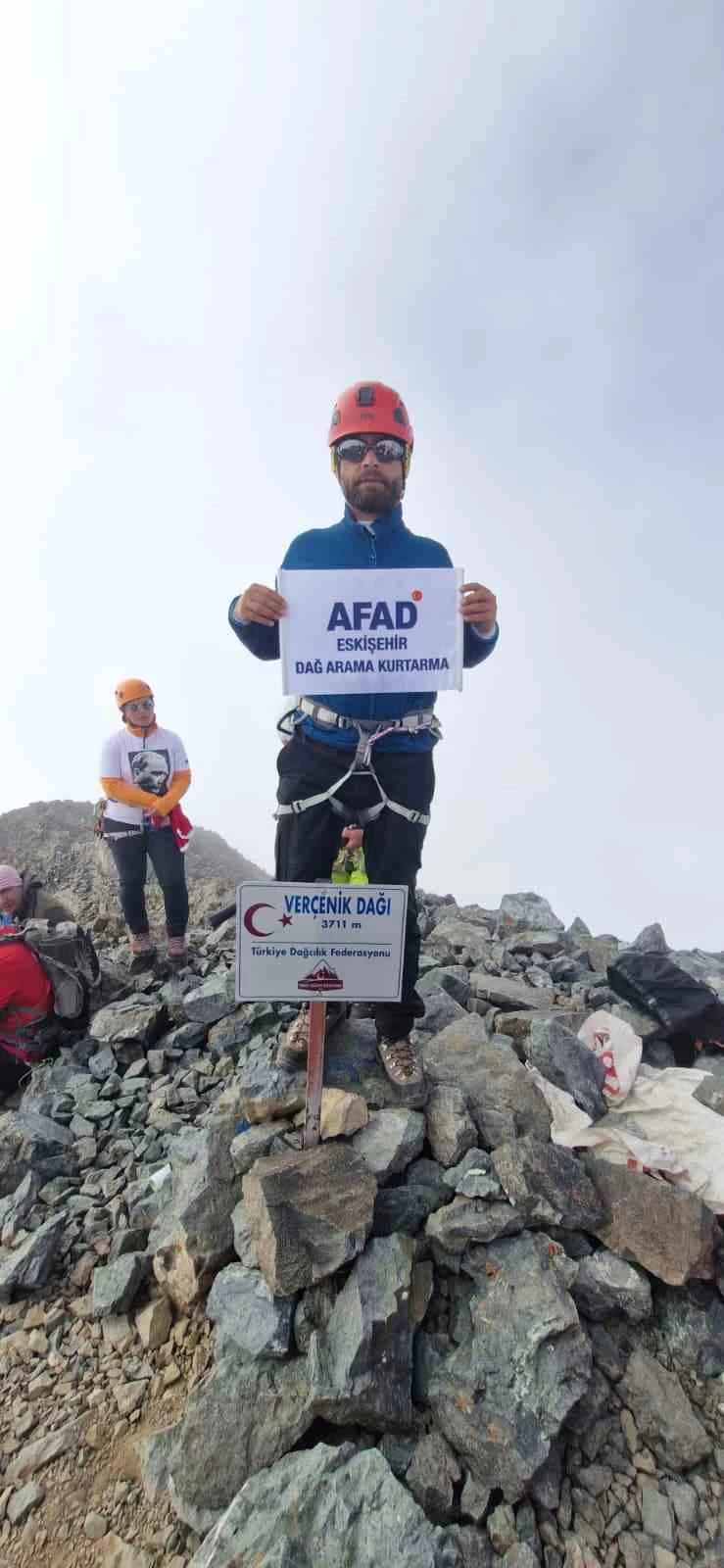 Eskişehir AFAD Personeli Verçenik Dağı Zirvesine Ulaştı