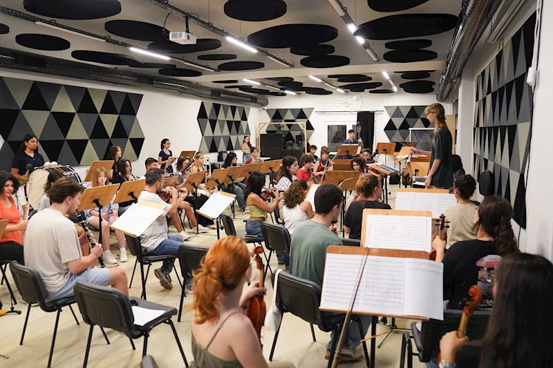 MUHTEŞEM ÇOCUKLAR YENİ TÜRKÜ İLE VERECEKLERİ KONSER İÇİN HAZIRLANIYOR