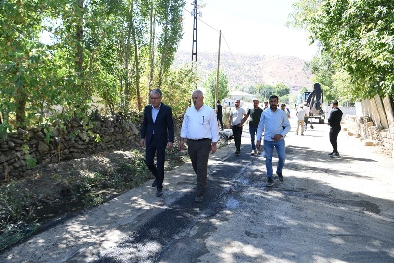 EŞBAŞKAN SÖYLEMEZ, ASFALT YAMA ÇALIŞMALARINI İNCELEDİ