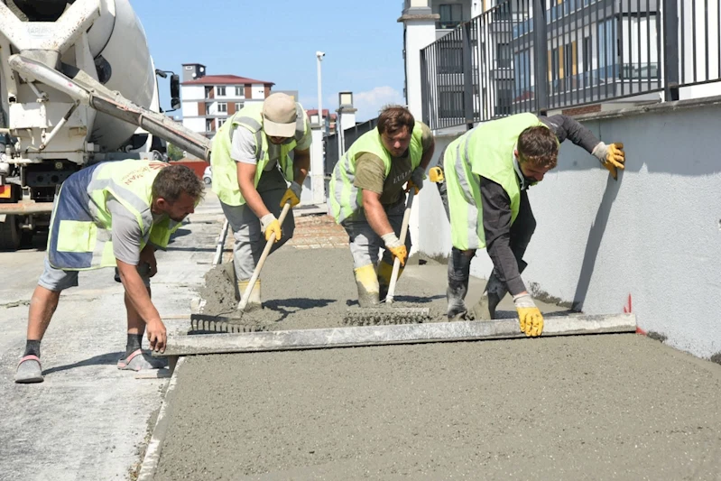 CUMHURİYET MAHALLESİ’NDE SIRA KALDIRIMDA