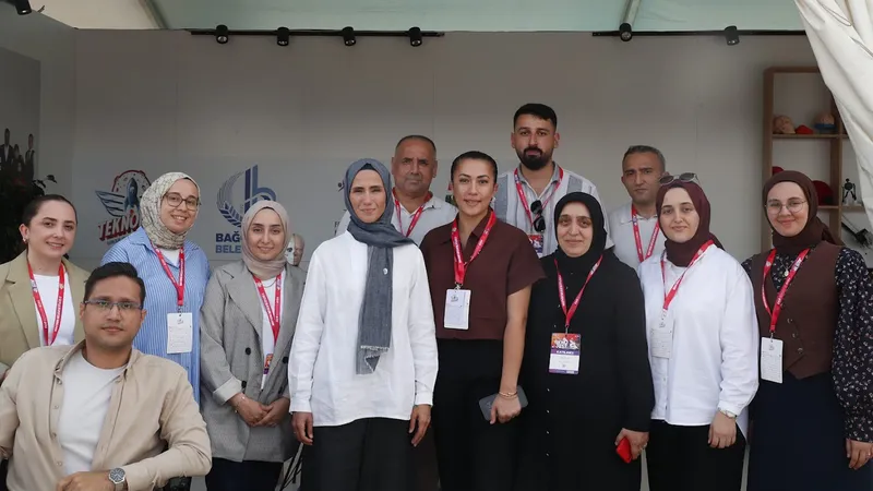 Sümeyye Erdoğan Bayraktar Engelliler Sarayı standını ziyaret etti