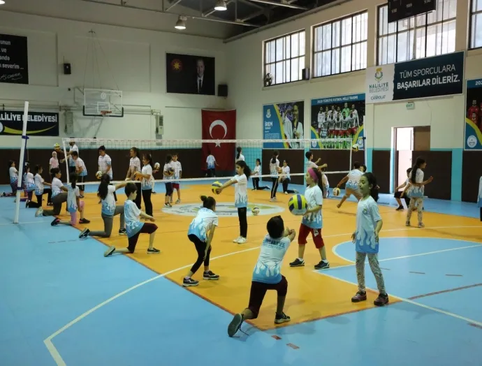 HALİLİYE’DE YAZ SPOR OKULLARI BÜYÜK İLGİ GÖRDÜ