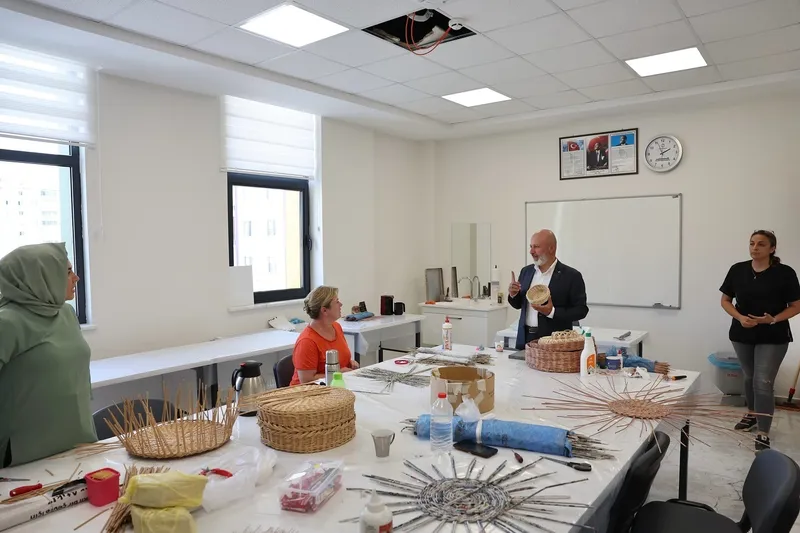 BAŞKAN ÇOLAKBAYRAKDAR: “HAYATIN TÜM RENKLERİ, 7’DEN 70’E BU ÇATI ALTINDA BULUŞUYOR”