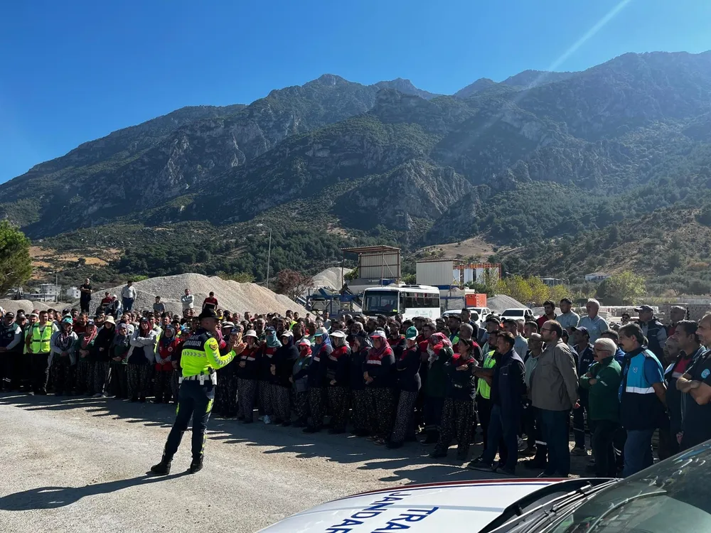 Manisa Büyükşehir Belediyesi Personeline Yol ve Cadde Çalışmalarında Güvenlik Eğitimi