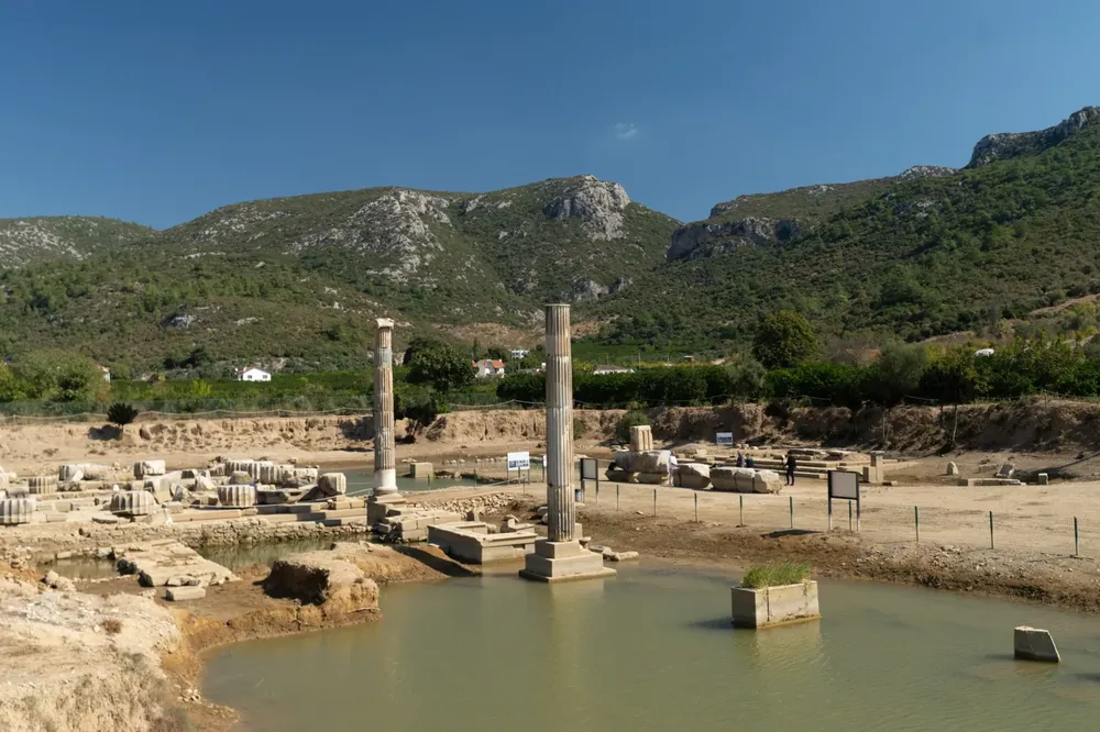 Klaros’ta 3 bin 300 yıllık kehanetin izinde
