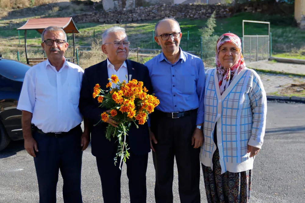 Başkan Büyükkılıç Develi Tombak Mahallesi'ndeki Sıcak Asfalt Çalışmalarını İnceledi