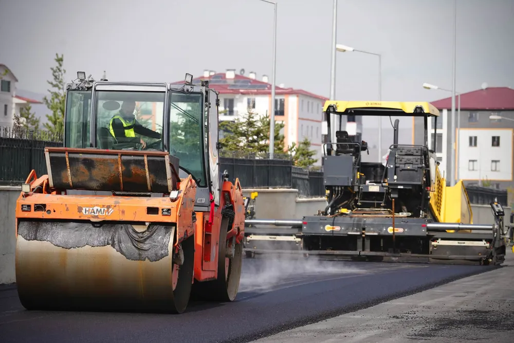 Kars Belediyesi Yol Çalışmalarına Devam Ediyor