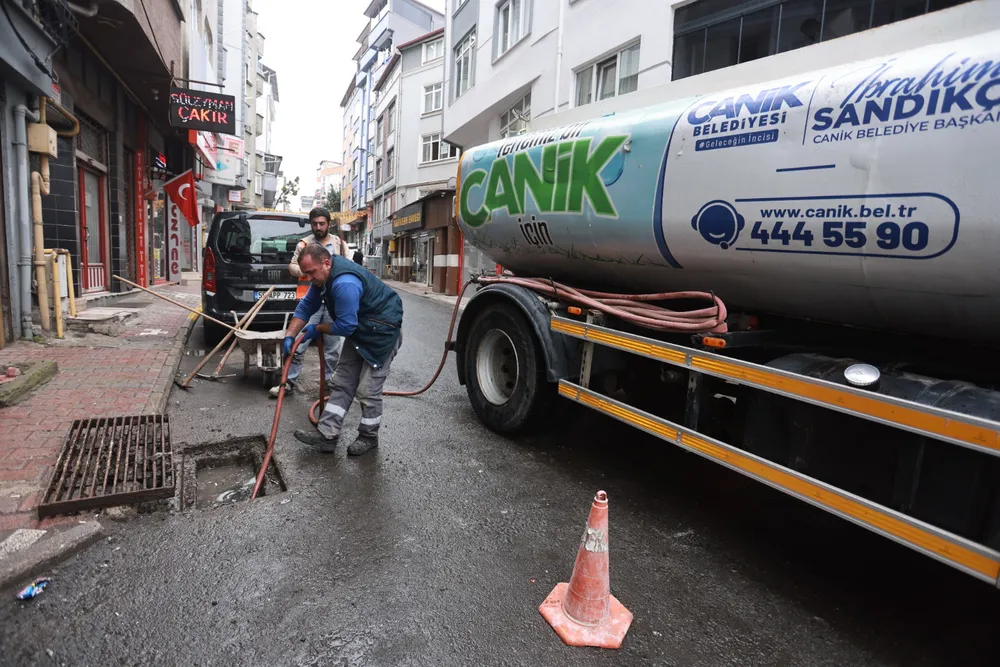 Canik Belediyesi'nden Sağanak Yağışlara Karşı Önleyici Çalışmalar