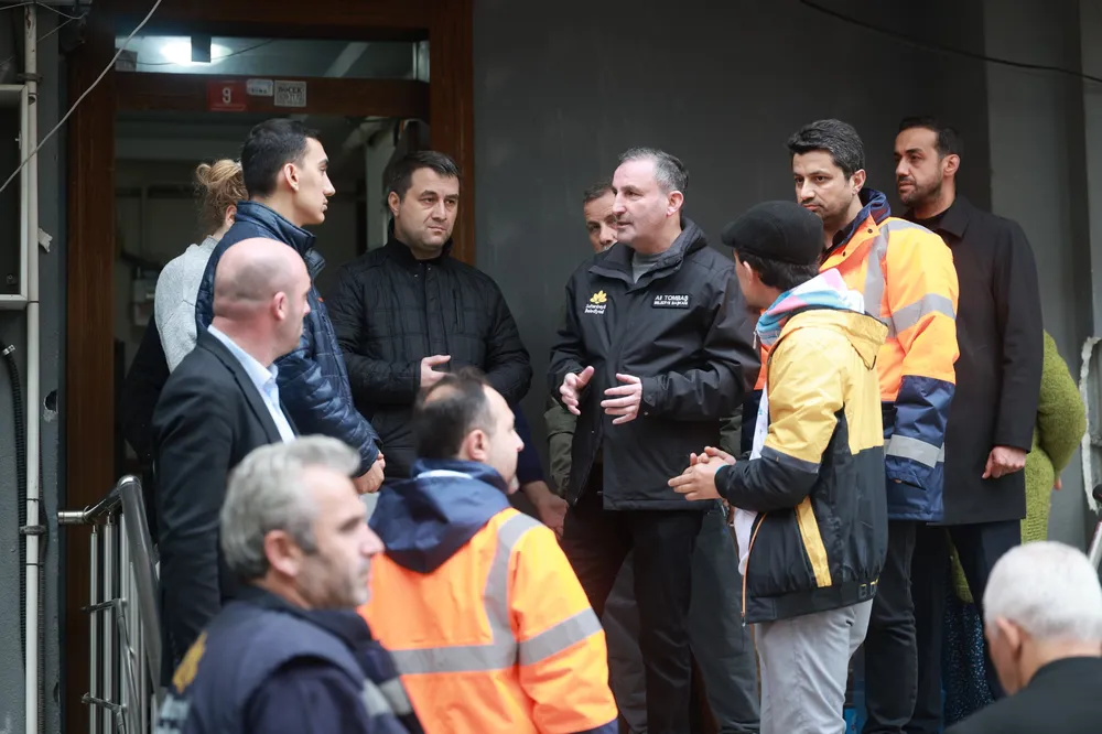 Sultanbeyli Belediyesi Sağanak Yağışta 302 Noktada Müdahale Etti