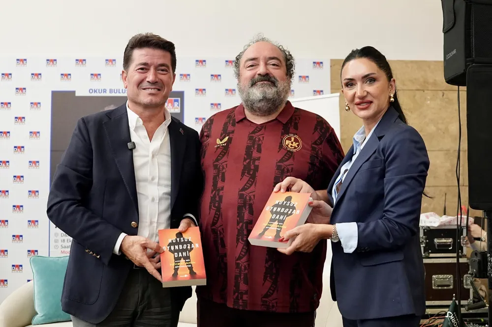 Başkan Kaya, 'Huysuz, Oyunbozan, Dahi' Kitabının İmza Gününe Katıldı