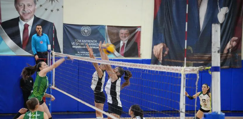 ÇBSK Kadın Voleybol Takımı'ndan Net Galibiyet