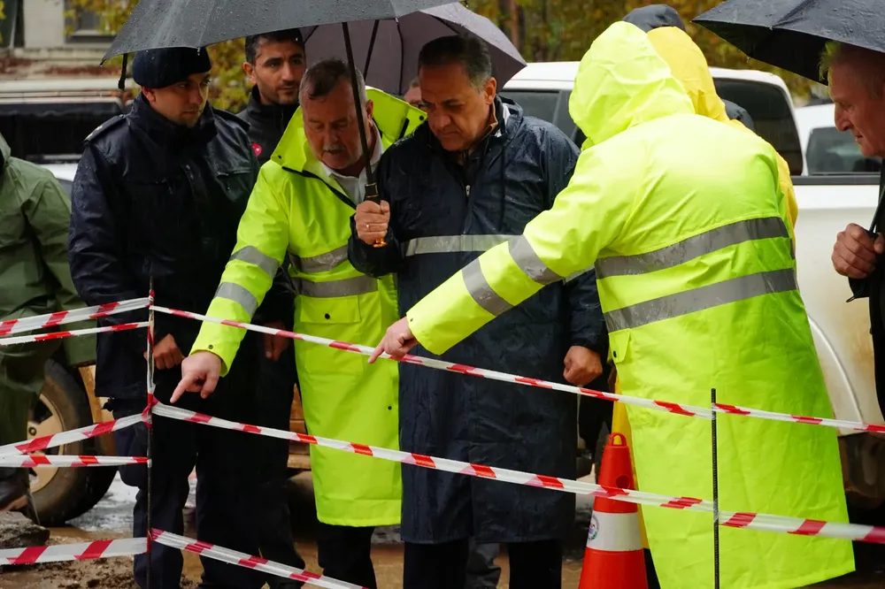 Vali Dr. Ahmet Hamdi Usta Armutlu'da Esnafı ve Altyapıyı İnceledi