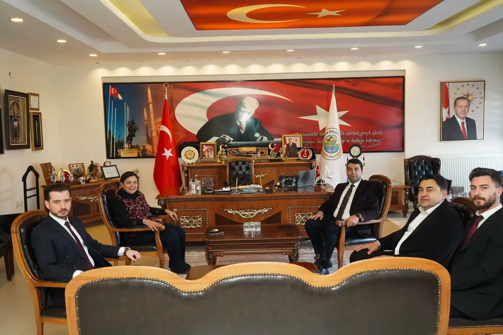 AK Parti Kırşehir İl Başkanı Seher Ünsal'dan Belediye Temsilcilerine Ziyaret