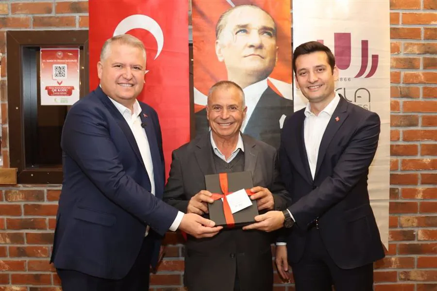 Urla Belediyesi 19 Ekim Muhtarlar Günü'nü Kutladı