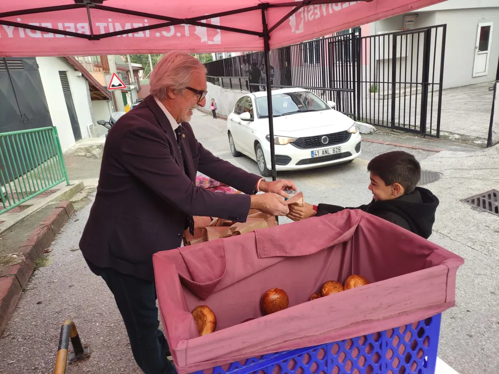 İzmit Belediyesi Beslenme Saati Projesi ile Öğrencilere Sağlıklı Gıdalar Sunuyor