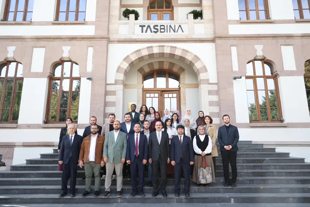 Konya'da uluslararası genç yazarlardan Başkan Altay'a ziyaret