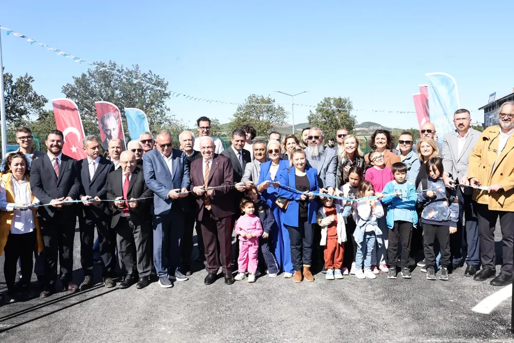 Nilüfer’de sahipsiz hayvanlar için “Umut Ağacı” açıldı
